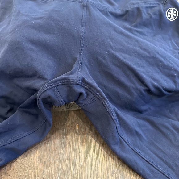 Tory Burch navy leggings with multicolor Chevron at the bottom. Size extra small - Picture 4 of 6